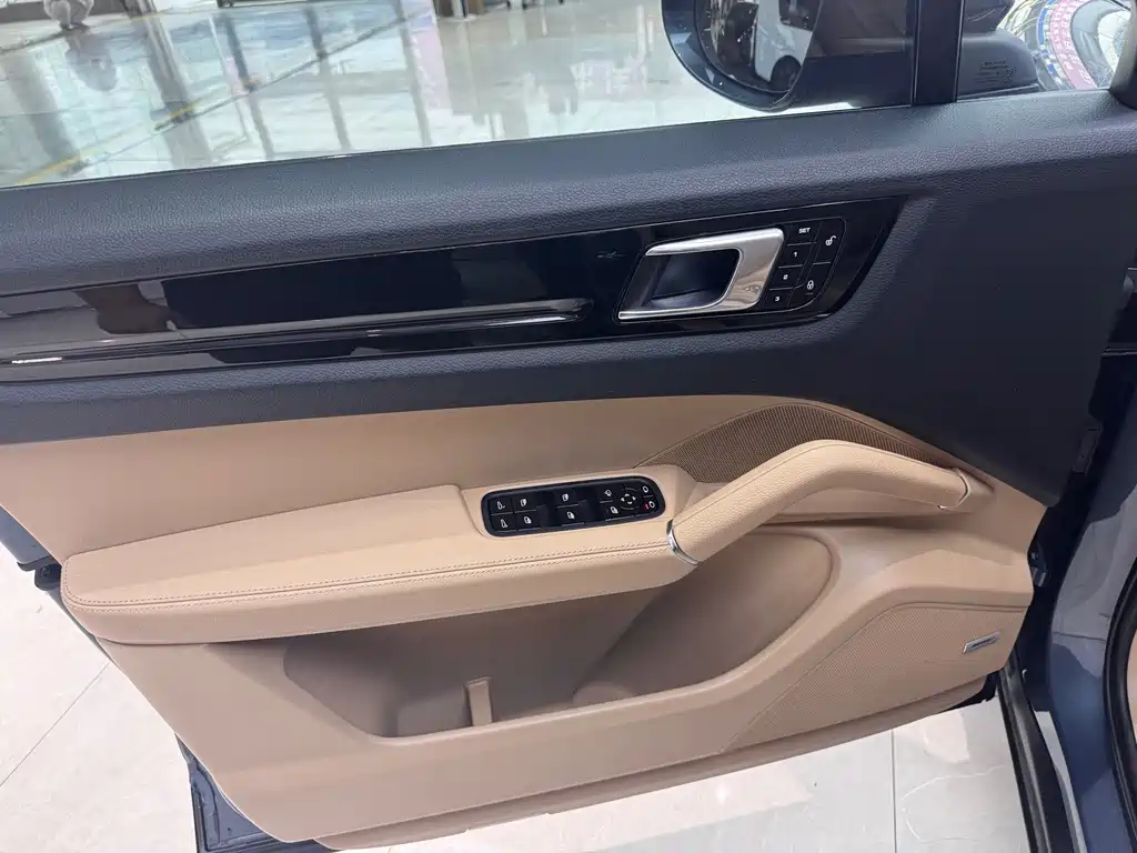 Porsche Cayenne — миниатюра 4