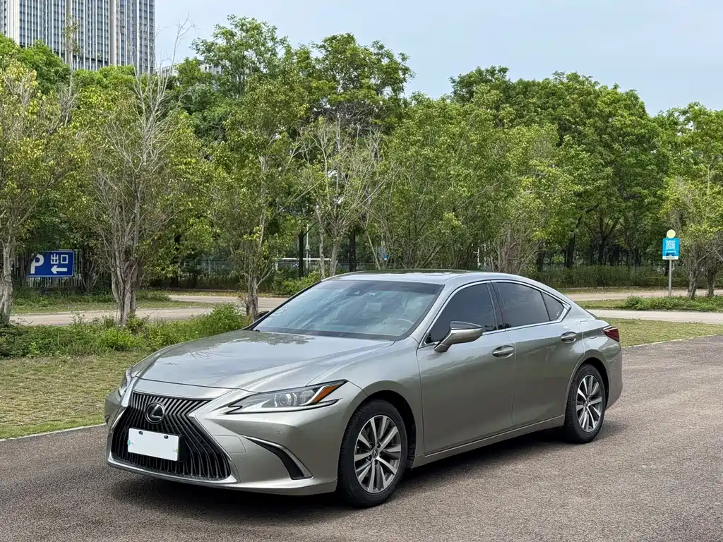 Lexus ES 2018