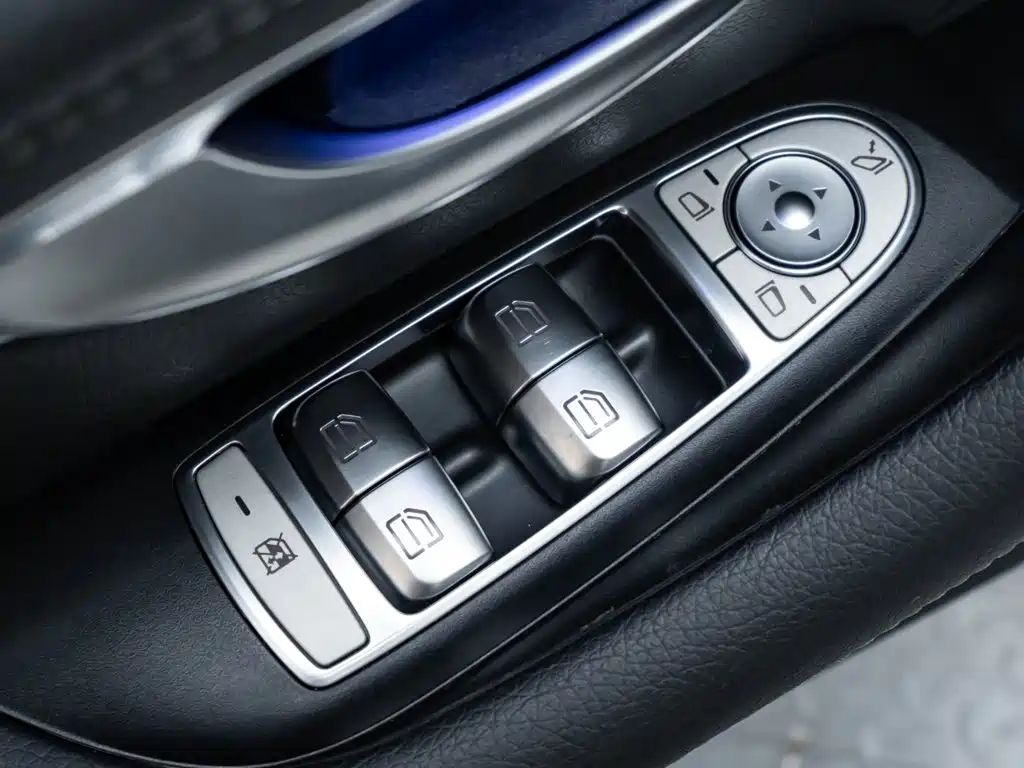 Mercedes-Benz CLS — миниатюра 23