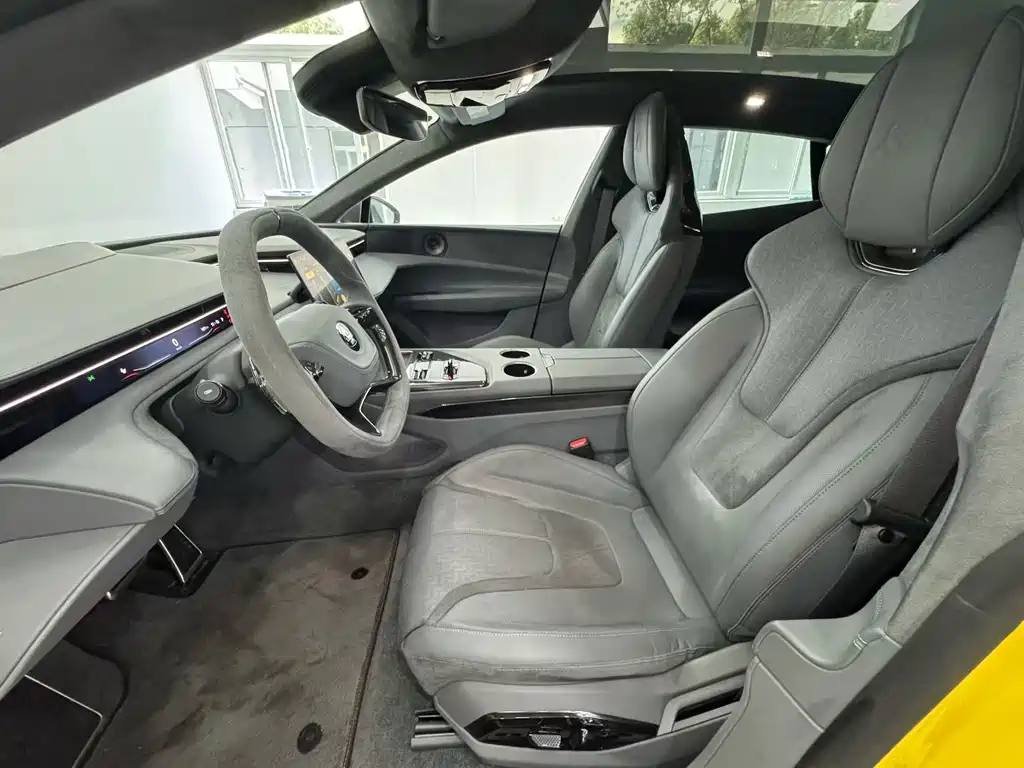 LOTUS SPORTS CAR EMEYA FLOWERS