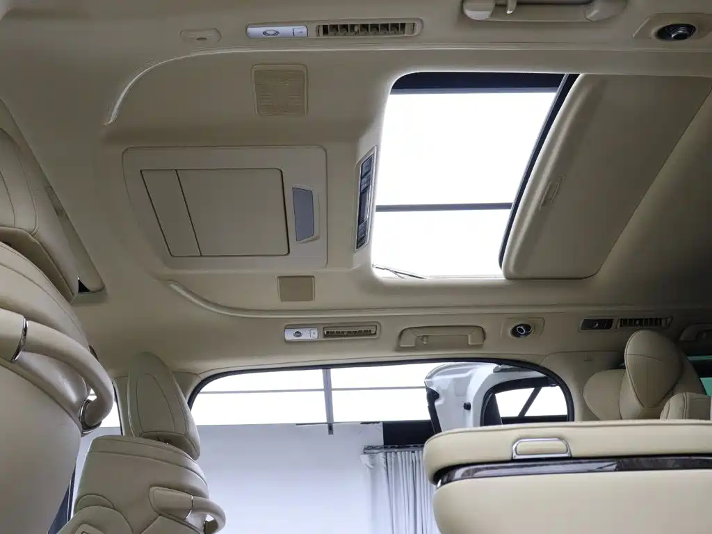 Toyota Alphard — миниатюра 8