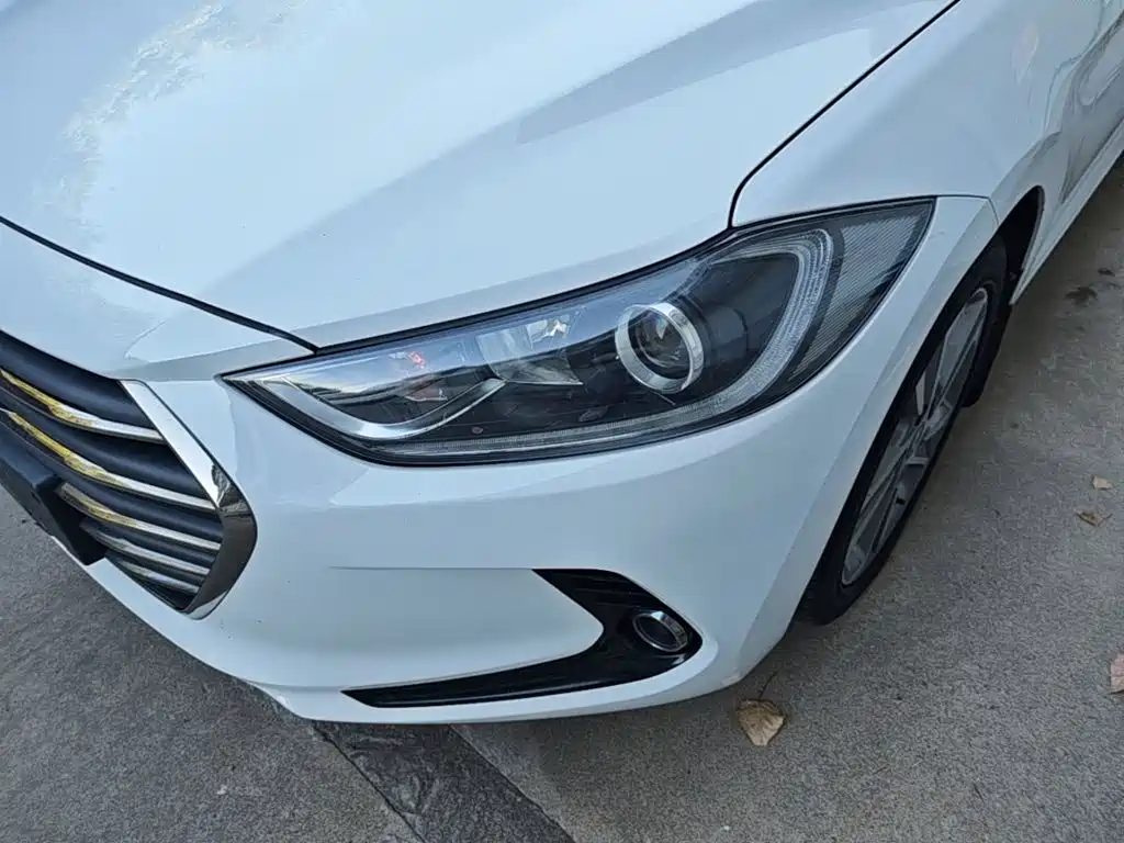 Hyundai Elantra — миниатюра 24