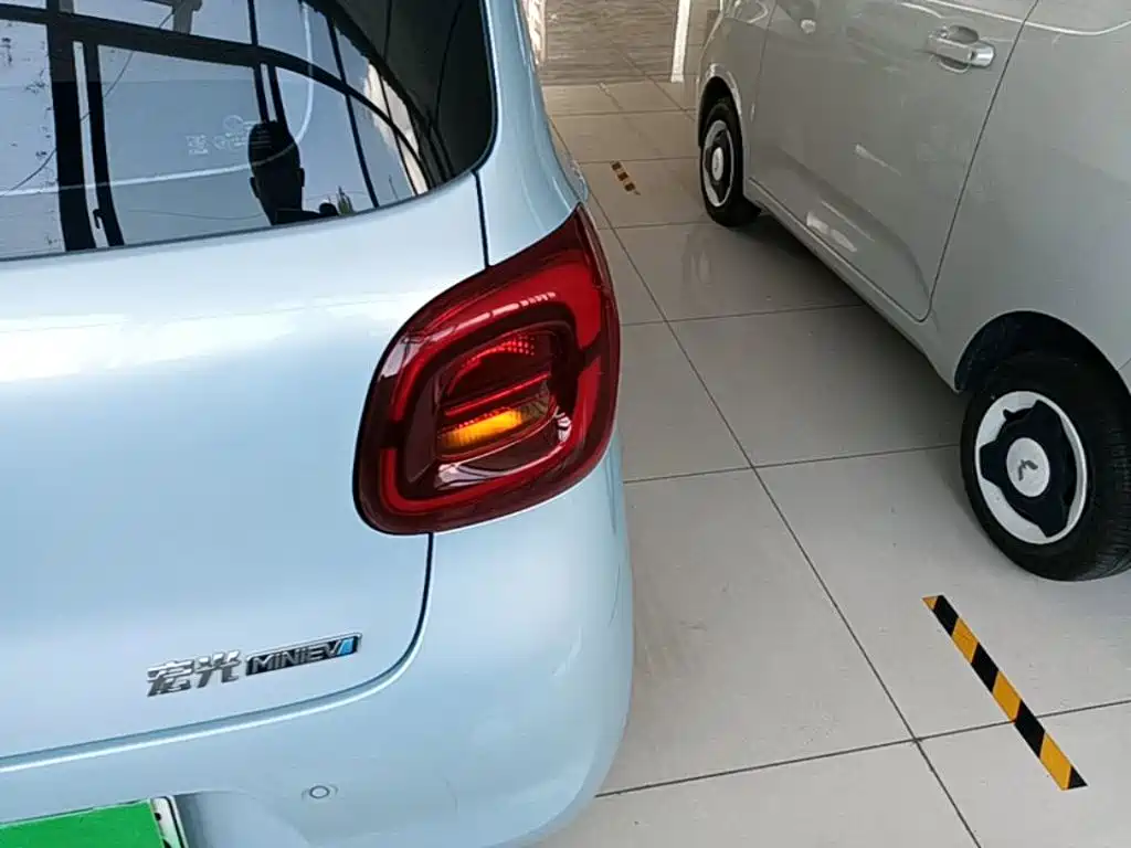 Wuling MINIEV — миниатюра 8