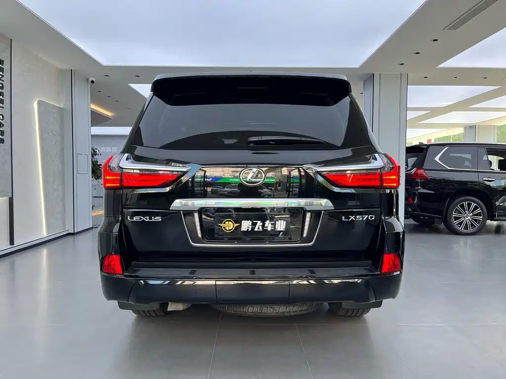 Lexus LX — миниатюра 3