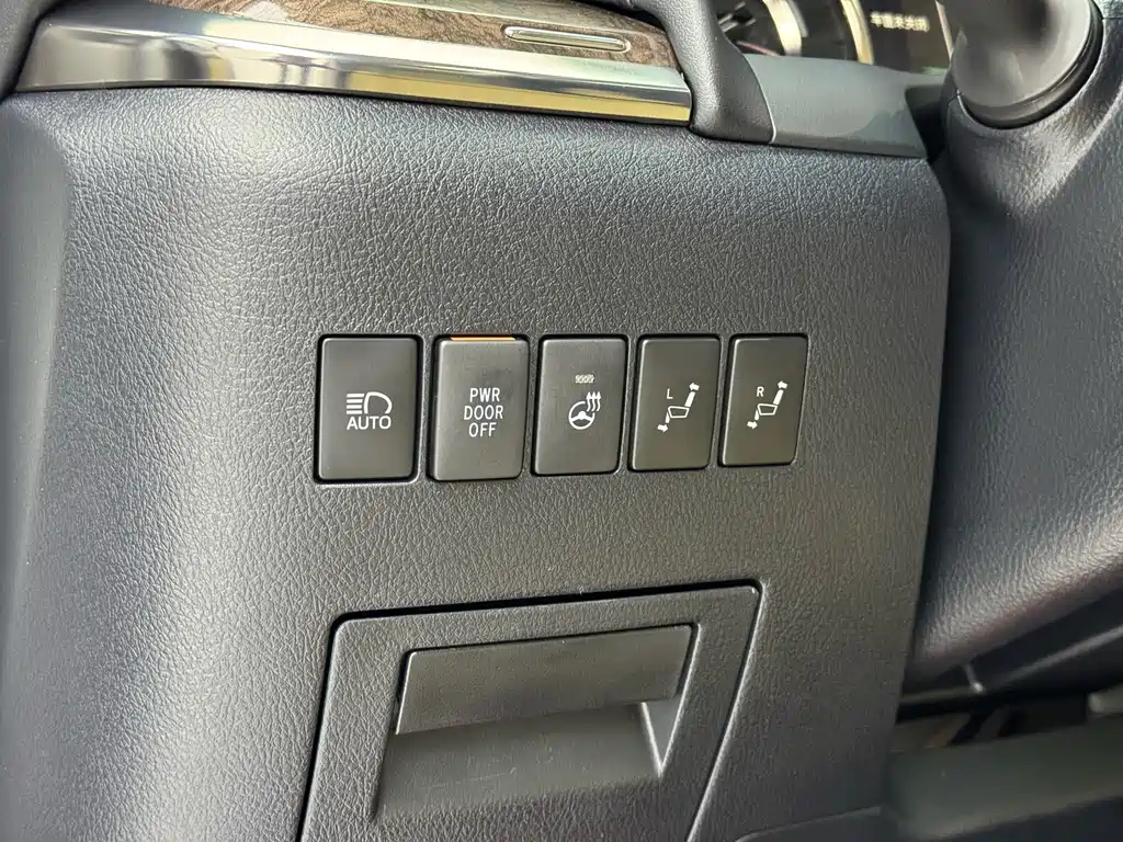 Toyota Alphard 2021 2.5L Luxury