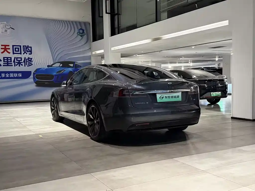 Tesla Model S — миниатюра 6