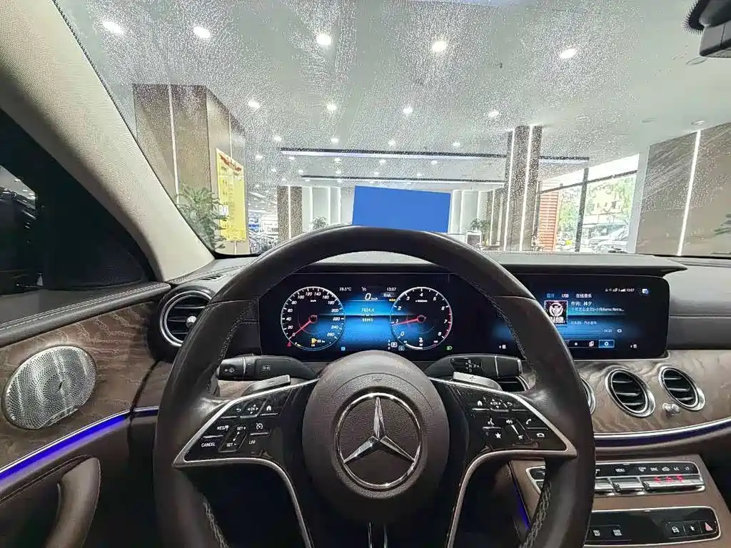 Mercedes-Benz E-Class — миниатюра 5