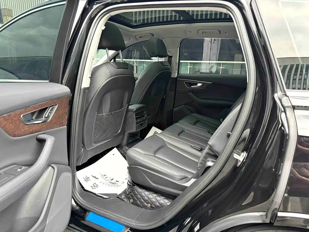 Audi Q7 — миниатюра 5