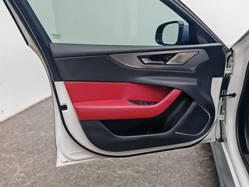 Jaguar XEL — миниатюра 19