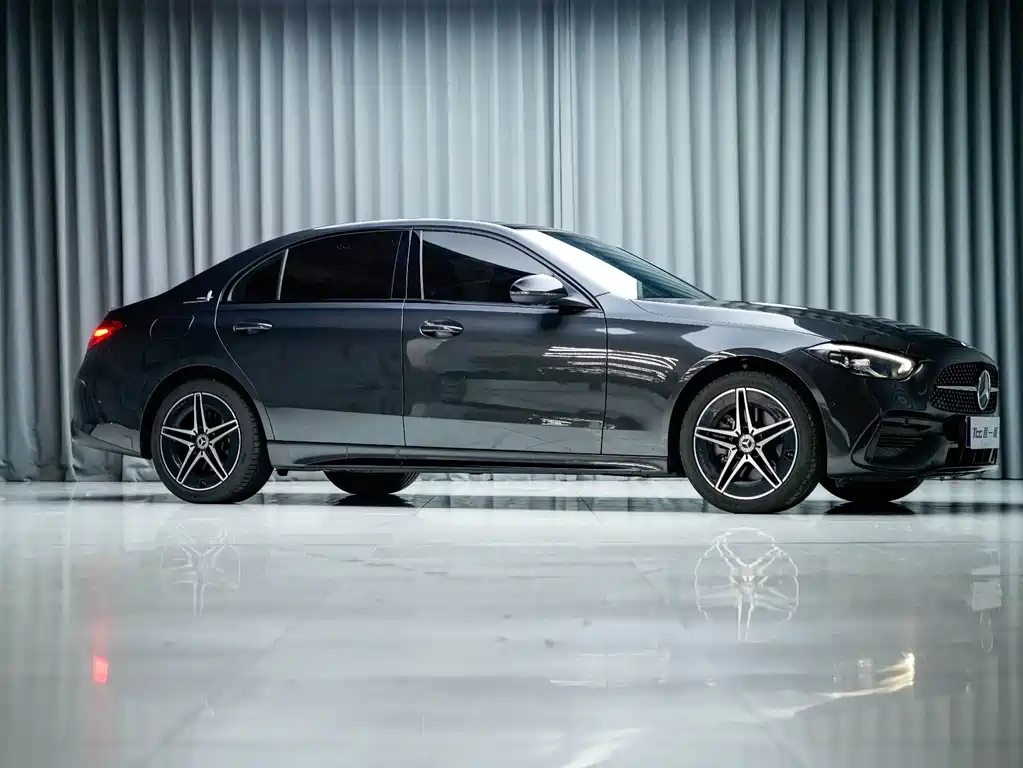Mercedes-Benz C-Class — миниатюра 6