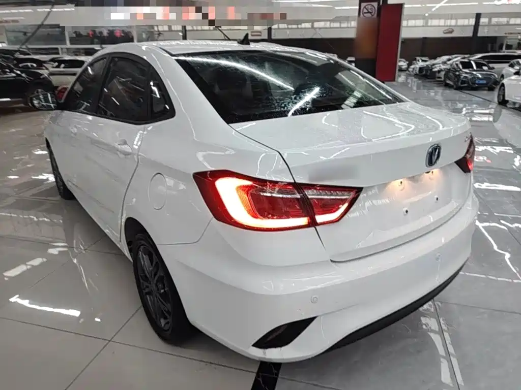 Changan Eado DT — миниатюра 5