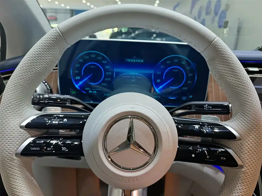 Mercedes-Benz EQE 2025 500 4MATIC