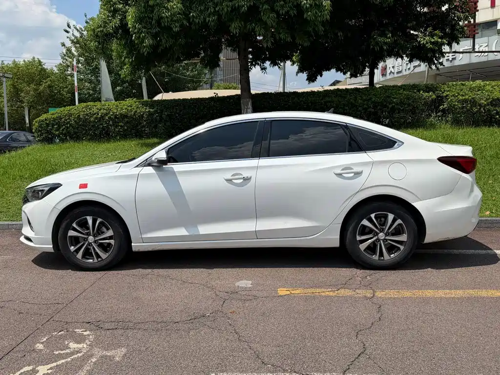 Changan Eado — миниатюра 3