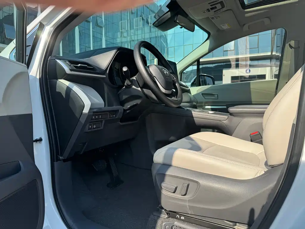 Toyota Sienna 2023 2.5L Comfort