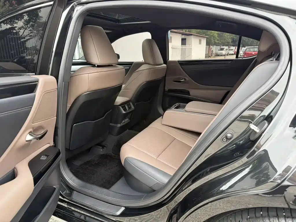 Lexus ES — миниатюра 5