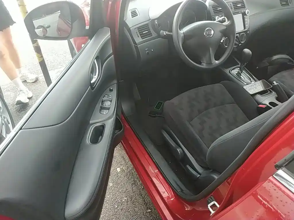 Nissan Tiida — миниатюра 12