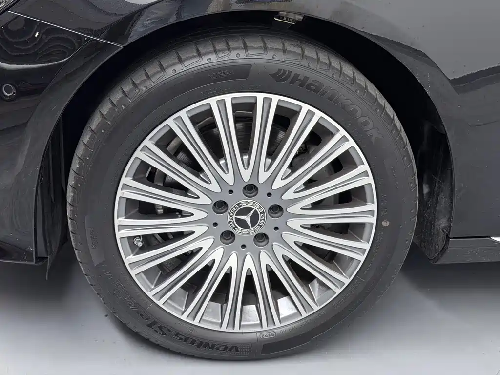 Mercedes-Benz E-Class — миниатюра 16