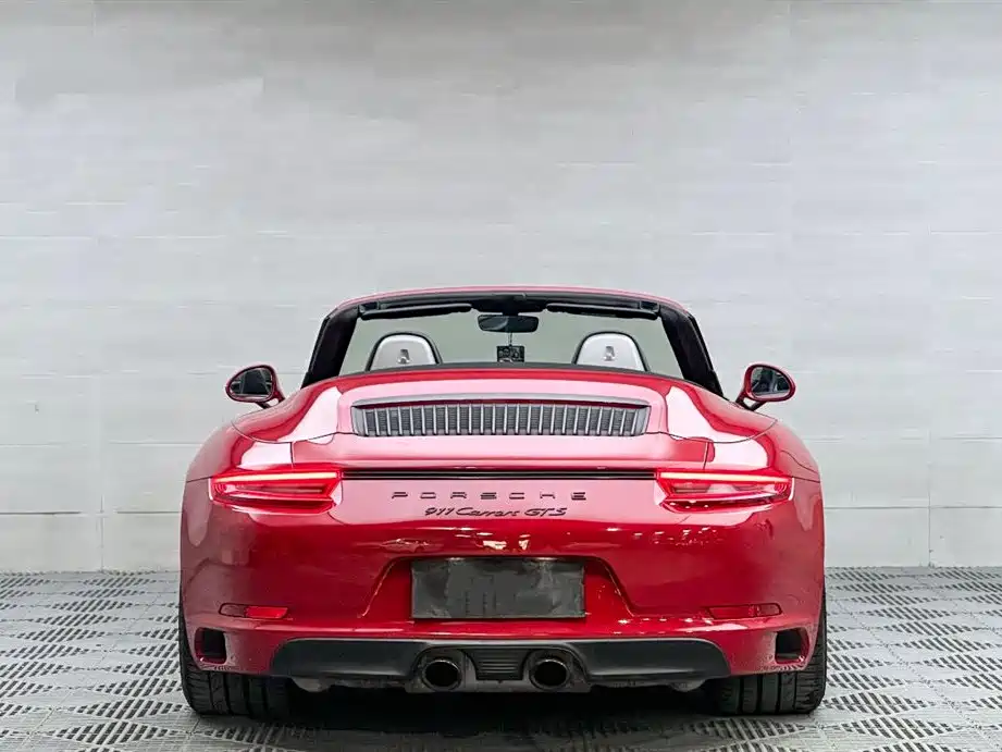 Porsche 911 2017 Carrera 4 Cabriolet GTS 3.0T