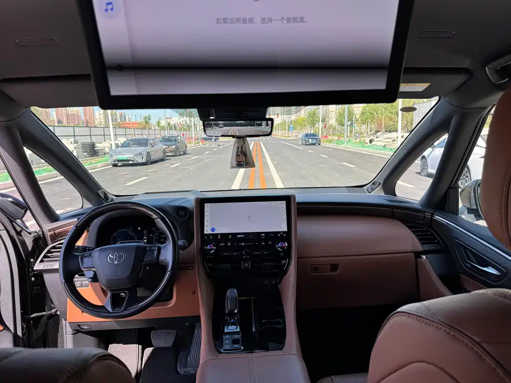 Toyota Alphard — миниатюра 13