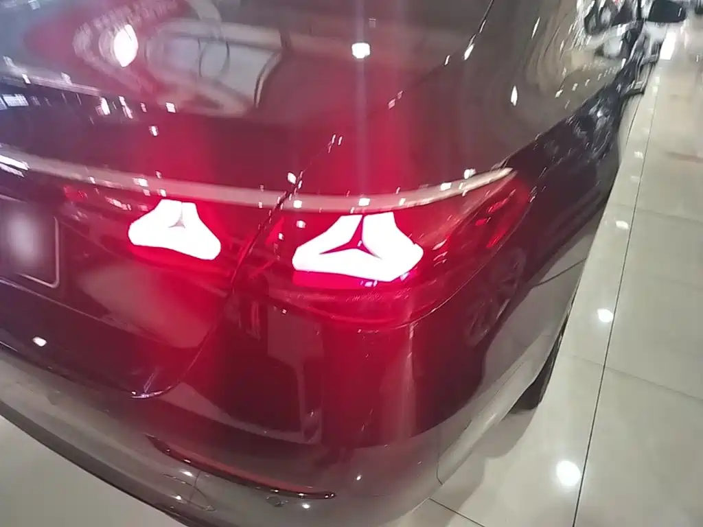 Mercedes-Benz E-Class — миниатюра 8
