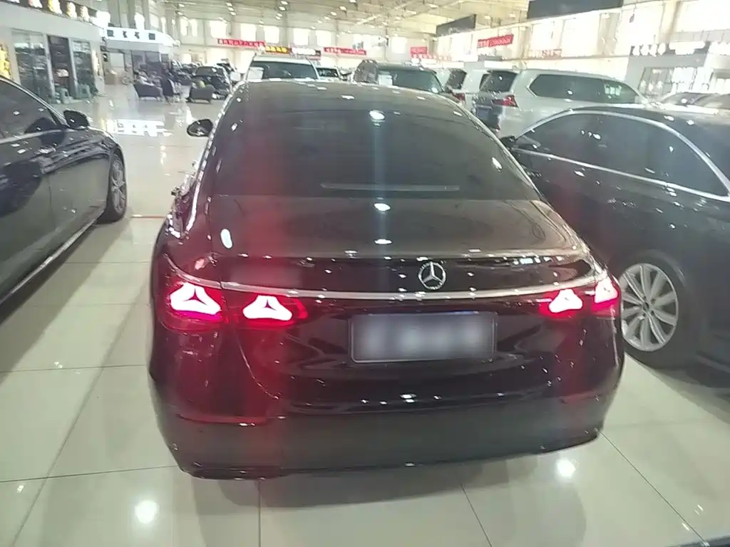 Mercedes-Benz E-Class — миниатюра 6