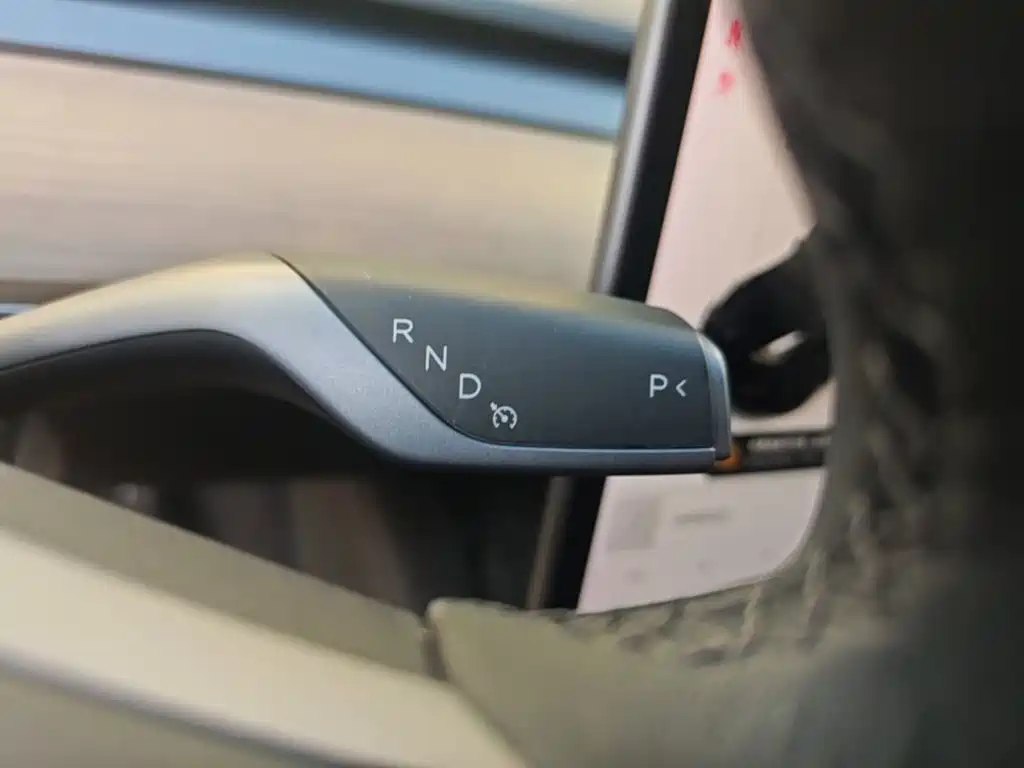 Tesla Model Y — миниатюра 14