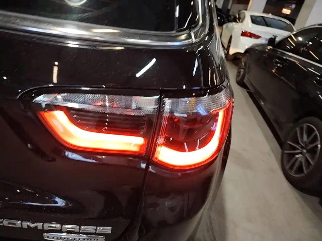 Jeep Compass — миниатюра 8