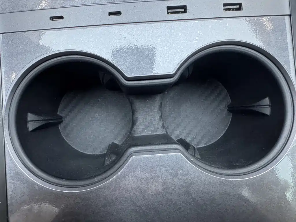 Tesla Model Y — миниатюра 26