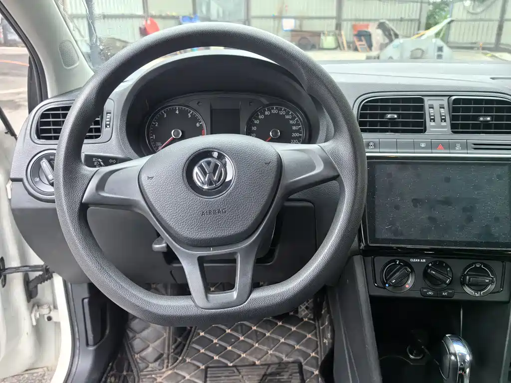 Volkswagen Polo — миниатюра 14