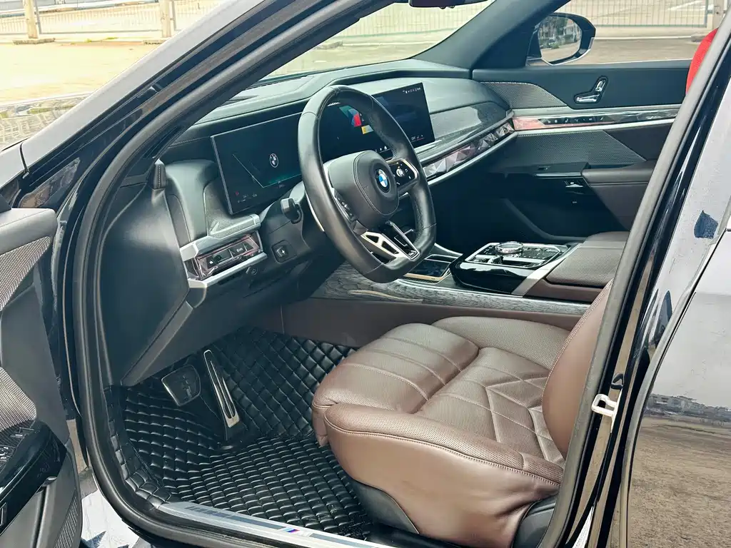 BMW 7 SERIES