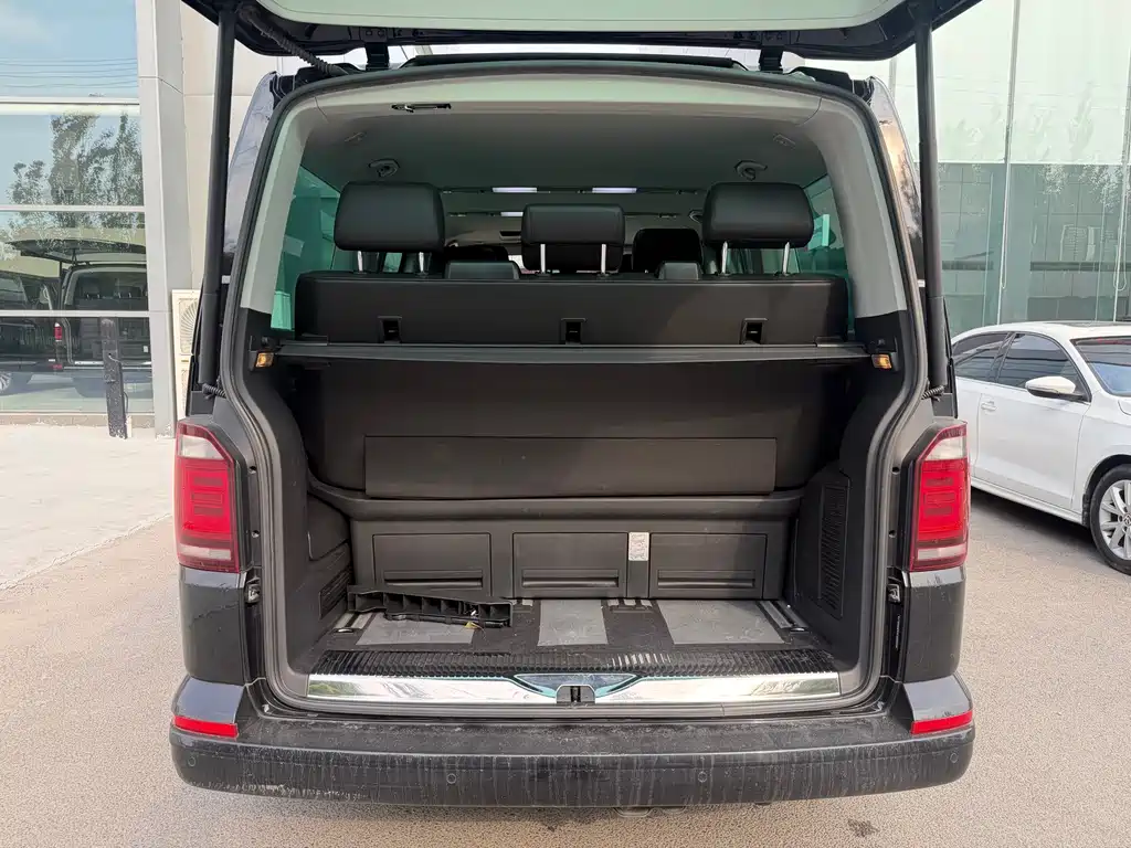 Volkswagen Multivan — миниатюра 10