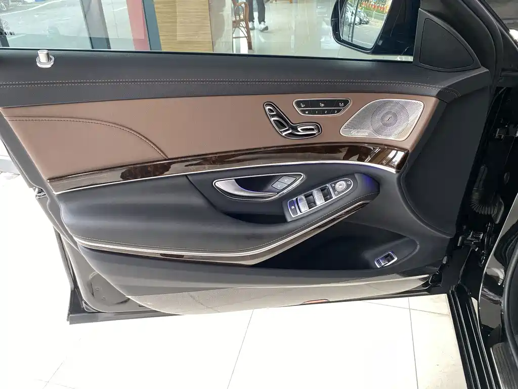 Mercedes-Benz S-Class — миниатюра 11