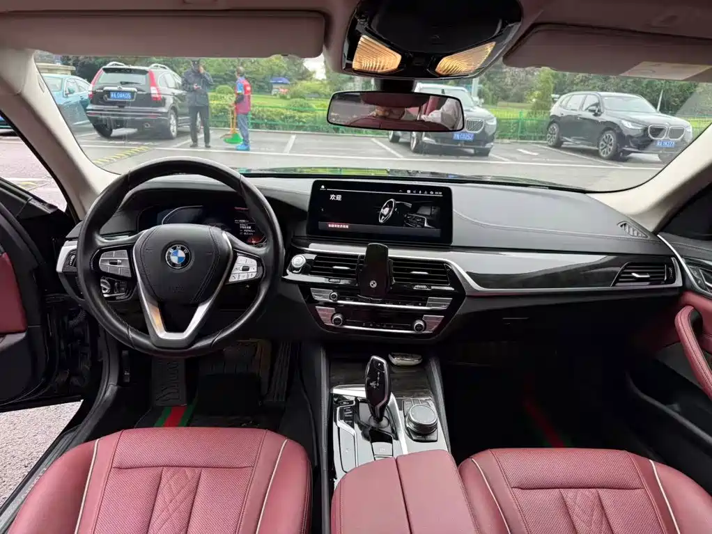BMW 5 Series — миниатюра 7