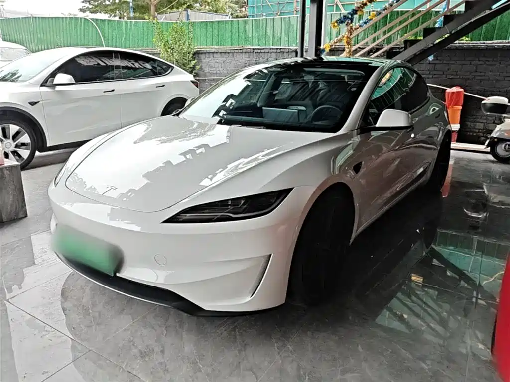 Tesla Model 3 2024