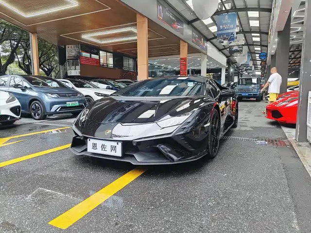 LAMBORGHINI HURACÁN 2024