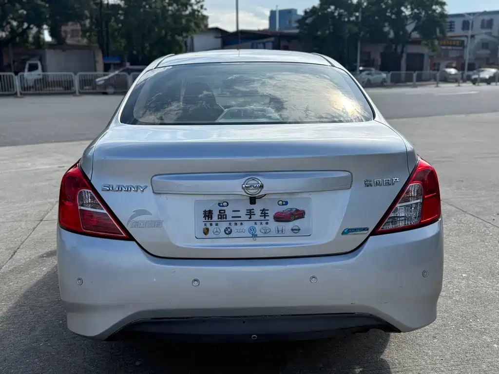 Nissan Sunny — миниатюра 8