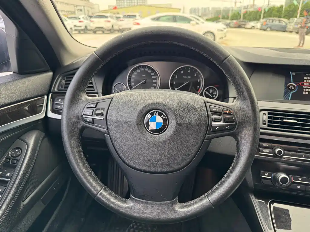 BMW 5 Series — миниатюра 12