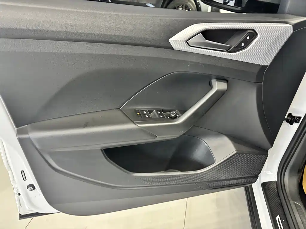 VOLKSWAGEN EXPLORING THE SHADOW