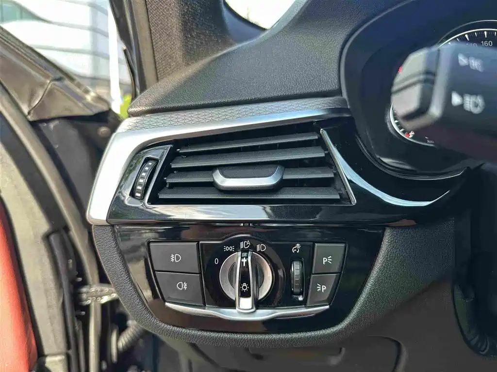 BMW 5 Series — миниатюра 15