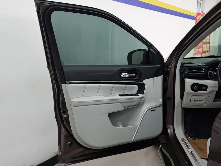 Jeep Grand Commander — миниатюра 7