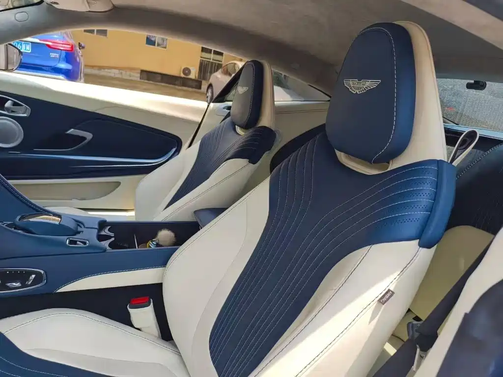Aston Martin DB11 — миниатюра 2