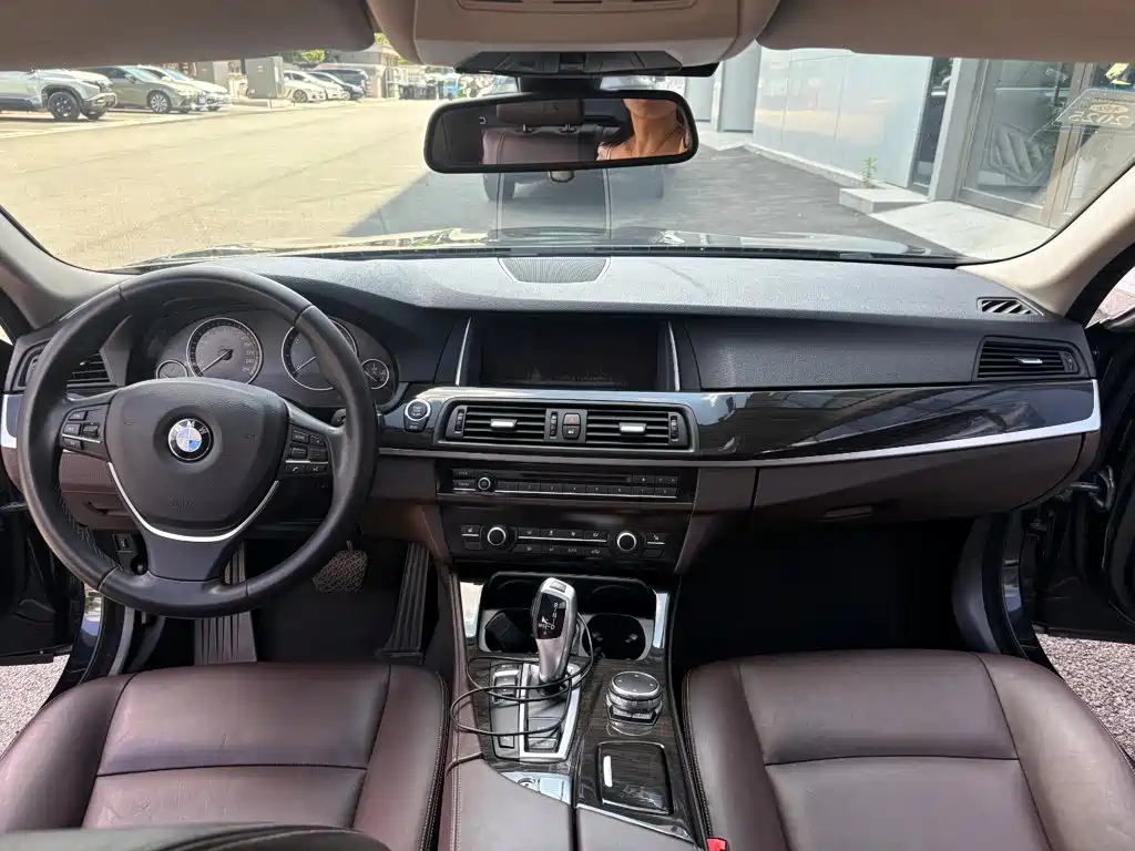 BMW 5 Series — миниатюра 5