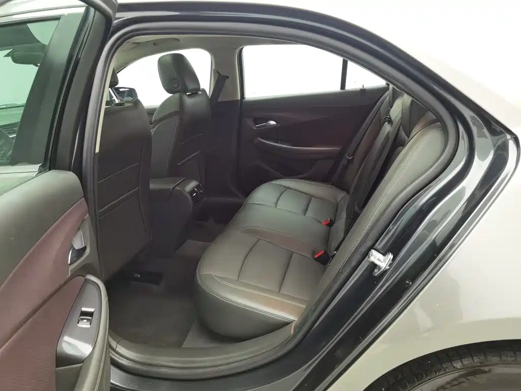 Chevrolet Malibu — миниатюра 15