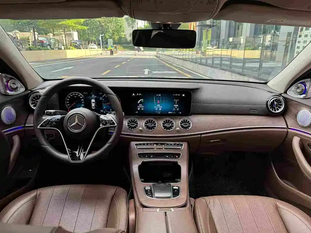 Mercedes-Benz E-Class — миниатюра 7