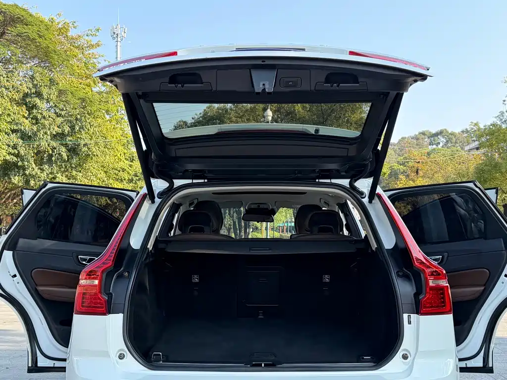 Volvo XC60 T5 4WD Smart Leisure Edition China VI, фото 16