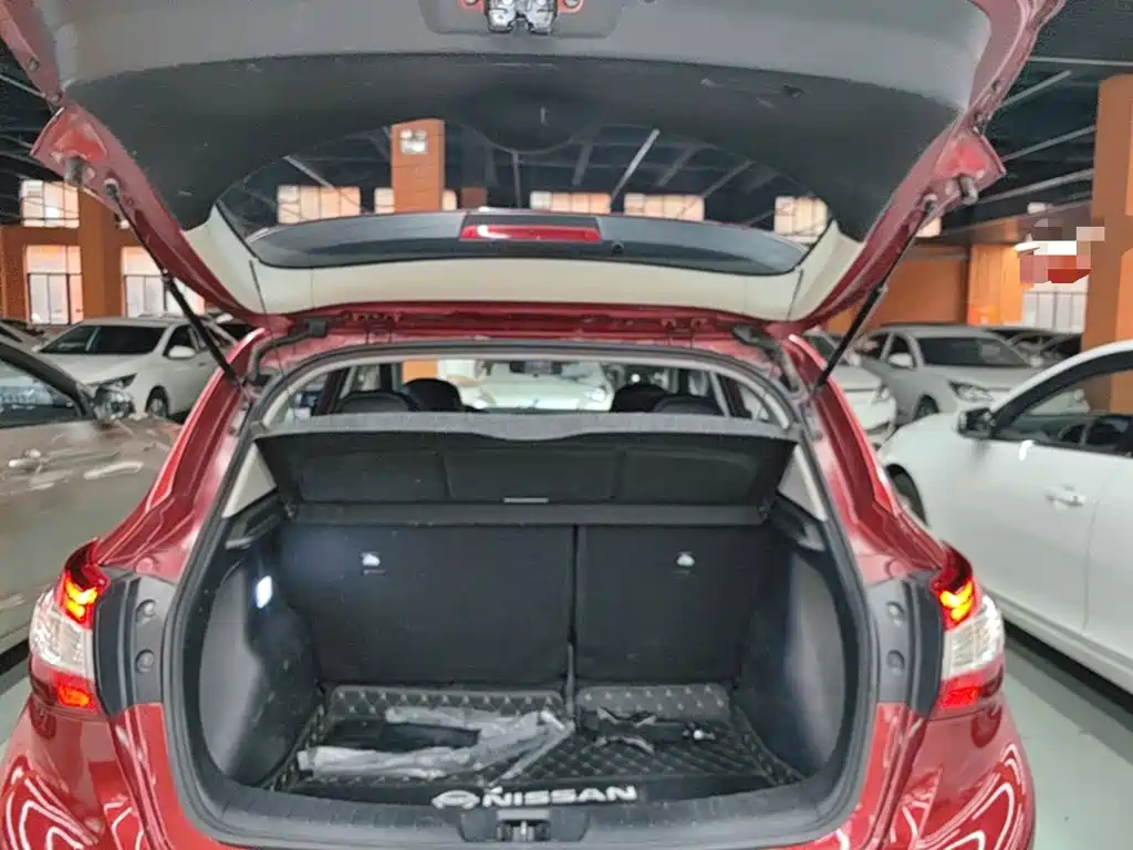 Nissan Tiida — миниатюра 19