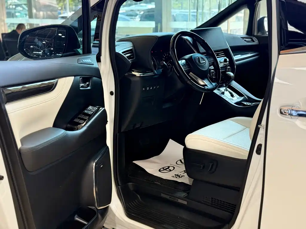 Lexus LM — миниатюра 5