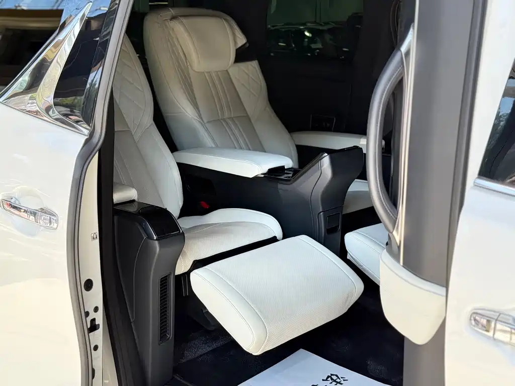 Lexus LM — миниатюра 18