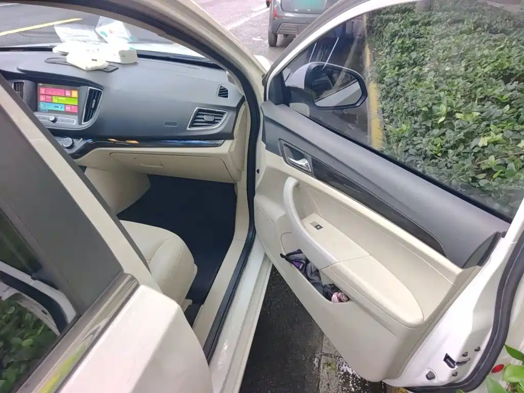 Roewe 360 — миниатюра 19
