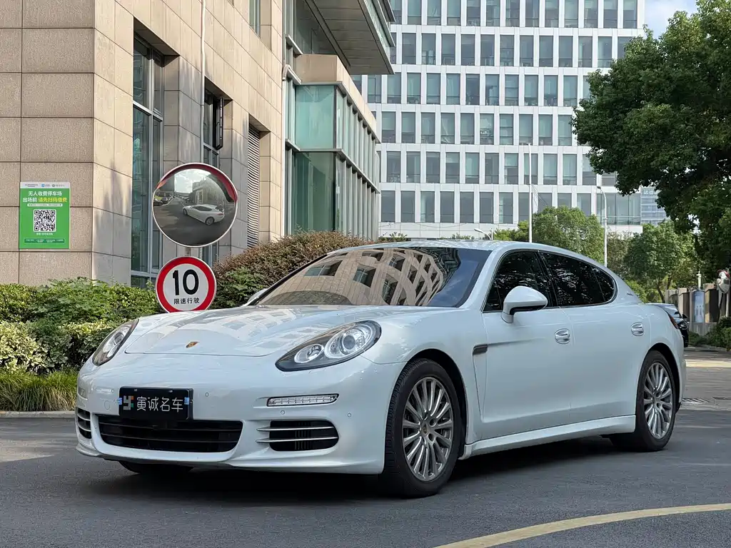 PORSCHE PANAMERA